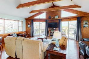 Hooked on Beach Life #16-AC: Dog-Friendly, Ocean View, Shared Pool