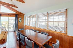 Hooked on Beach Life #16-AC: Dog-Friendly, Ocean View, Shared Pool