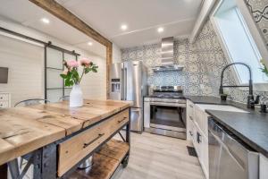 Modern Cabin with View, Pet-Friendly, Close to town