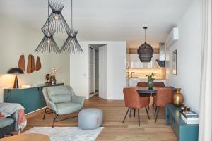 Prague Days - Stylish Apartments with Terrace - Parking - Quiet Area
