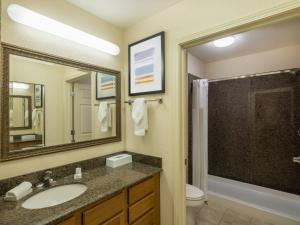 Studio Queen Suite room in Staybridge Suites Milwaukee Airport South an IHG Hotel