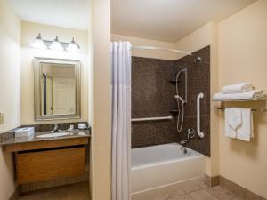 King Room - Disability Access/Non-Smoking room in Staybridge Suites Milwaukee Airport South an IHG Hotel