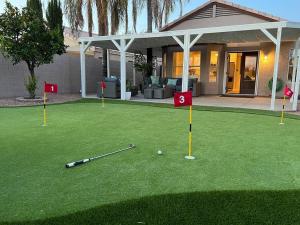 3bd Home near Scottsdale - Golf putting green