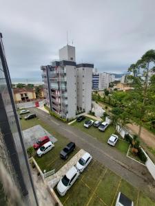 Apartamento a 50m praia maitinga, wifi, churrasqueira na varanda