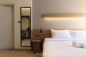 Yello Block Hotel