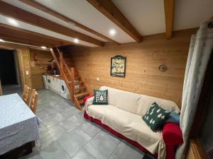 Appartements LE GENEPI bel appartement avec terrasse dans vieille ferme de montagne renovee : photos des chambres