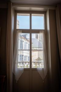 Appartements L'Hotel de Panette, entree Sainte Chapelle - Chambres independantes avec parking, palais Jacques Coeur et Cathedrale : photos des chambres