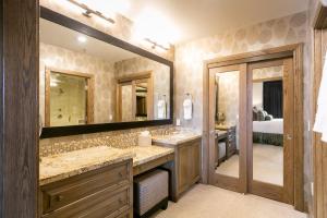 Premium Luxury Three Bedroom Suite with Hot Tub apartment hotel