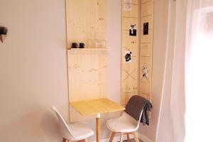 Appartment WALD byTILLY - Gemütliches Studio mit kleiner Dachterrasse, Waldrandlage & Parkplatz nahe Velden und Wörthersee