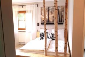 Appartment WALD byTILLY - Gemütliches Studio mit kleiner Dachterrasse, Waldrandlage & Parkplatz nahe Velden und Wörthersee