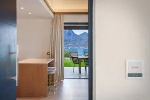 Villa Divina - APT Icona con piscina e vista lago - Castelletto di Brenzone