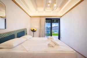 Villa Divina22- APT Icona con piscina e vista lago
