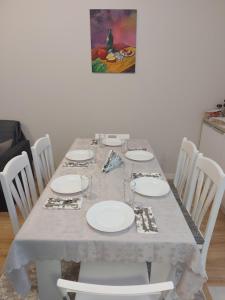 White grapes apartment