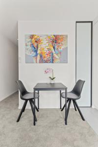 The Essence - Fresh, Light & On the Tram Line!