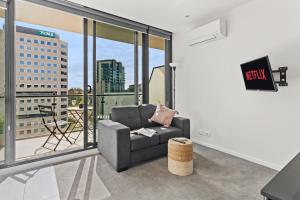 The Essence - Fresh, Light & On the Tram Line!