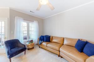 Creekwood --- 100 Cascade Ln, #109