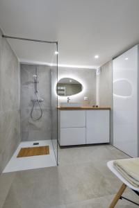 Appartements Superbe logement independant tres lumineux avec terrasse de 30 m2, 10 min de l'aeroport Bale Mulhouse Freiburg, 15 min de Bale, 20 min de Mulhouse et 10 min a pieds de la gare de Sierentz : photos des chambres