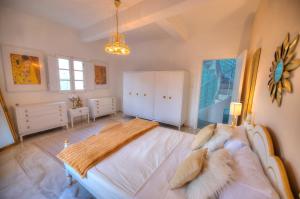 Spectacular spacious house with sun terrace ILJU1-1