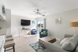 1b 1b Waterfront Madeira Beach Yacht Club #261G