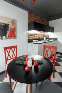 Apartment on Hnatiuka with Parking