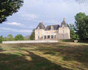 Appartements Beautiful 1-Bed Apartment in the Chateau grounds : photos des chambres