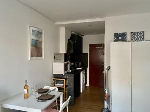 Appartements Le Detroit - Studio centre ville a 5 min des plages, WIFI : photos des chambres