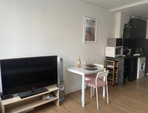 Appartements Le Detroit - Studio centre ville a 5 min des plages, WIFI : Studio