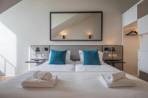 8 building Apartment 403 T2 - River & Garden View