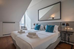 8 building Apartment 403 T2 - River & Garden View