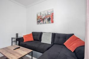 Chic 2-Bedroom Flat - Sleeps 5 - Central Tilbury