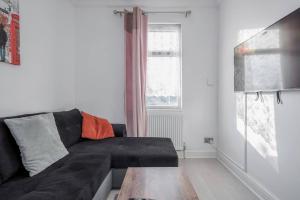 Chic 2-Bedroom Flat - Sleeps 5 - Central Tilbury