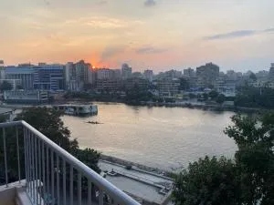 Nile View 2-Bed Apartment in Zamalek Cairo - Kairo