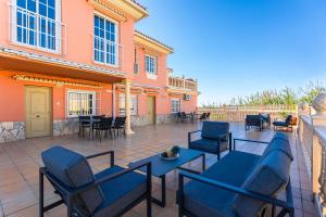 Sun, Relax, Climatized Pool & Steps to the Beach