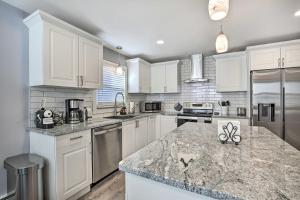 Modern Middletown Retreat, Minutes to Downtown!