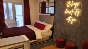 Ill Stay With You - with Public Pool & 100 Mbps Fibre at Victoria Sports Tower