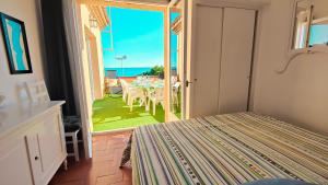 Apartamento con jardín a 11 metros de la playa. CG.