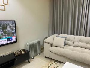 فيلا ثلاث طوابق وخمس غرف نوم