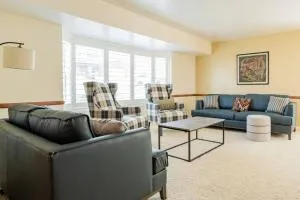 Spacious Stay near Airport, Downtown & Ski Resorts - Bountiful