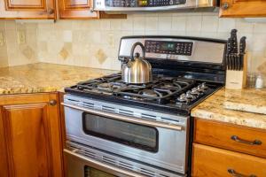 Spacious Stay near Airport, Downtown & Ski Resorts
