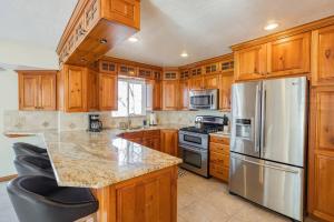 Spacious Stay near Airport, Downtown & Ski Resorts
