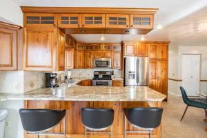 Spacious Stay near Airport, Downtown & Ski Resorts