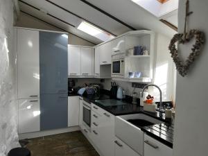 Bwthyn Nain Cottage near Harlech with ocean views