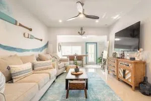 Central Nautical Themed 4 bed 2 bath Home - Middle River Vista