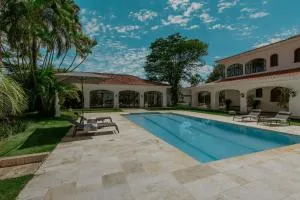 Pousada Vila Alto dos Pinhais - 雅库廷加