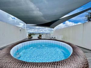 Paradise Island 2bd Penthouse SpaSurfers Paradise