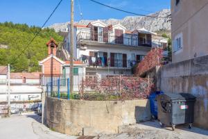 Apartments with a parking space Dugi Rat, Omis - 11443