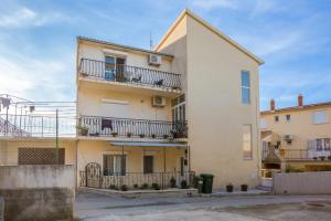 Apartments with a parking space Podstrana, Split - 20419