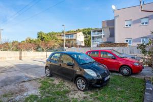 Apartments with a parking space Podstrana, Split - 20419