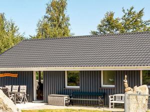 10 person holiday home in Fårevejle-By Traum