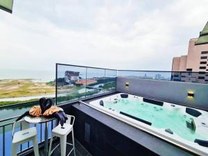 SuperPrivateSPAJacuzzi#UnblockFullySeaView#2bedrooms#Netflix#FreeParking#Balcony#ImperioResindece